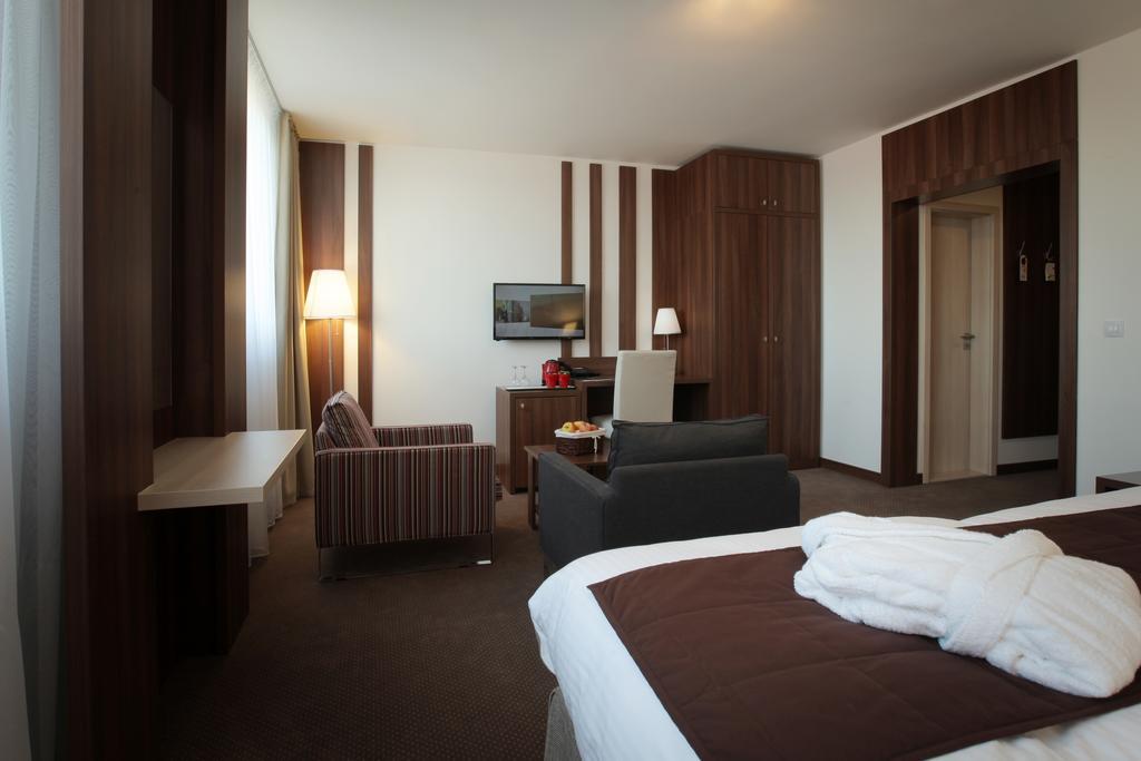 Hotel Metropol Spišská Nová Ves 部屋 写真