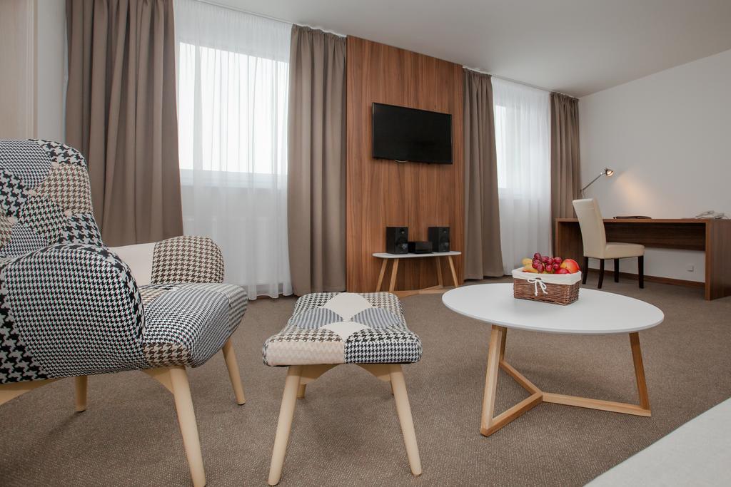 Hotel Metropol Spišská Nová Ves エクステリア 写真