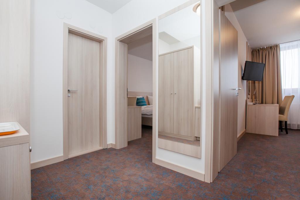 Hotel Metropol Spišská Nová Ves エクステリア 写真