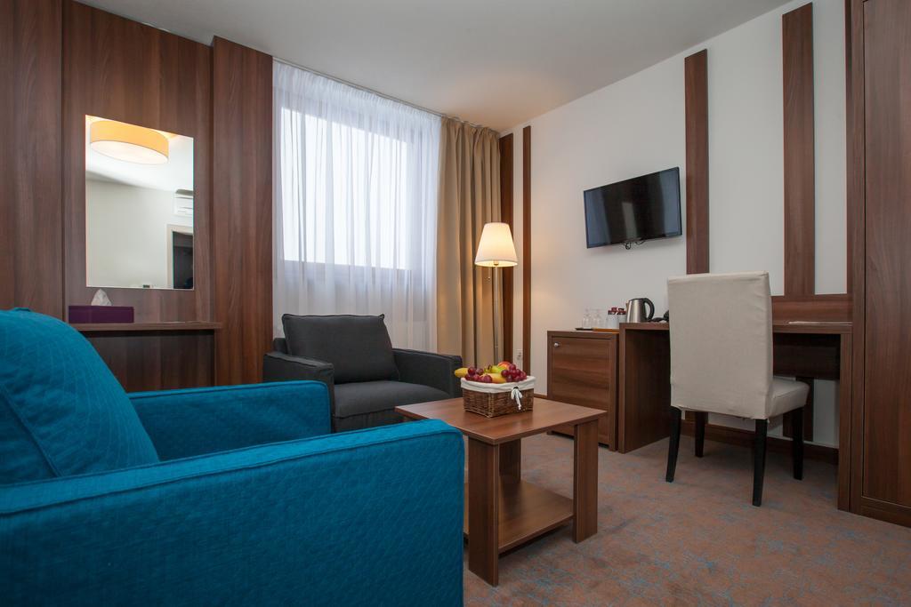 Hotel Metropol Spišská Nová Ves エクステリア 写真