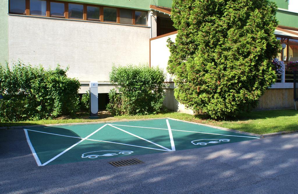 Hotel Metropol Spišská Nová Ves エクステリア 写真