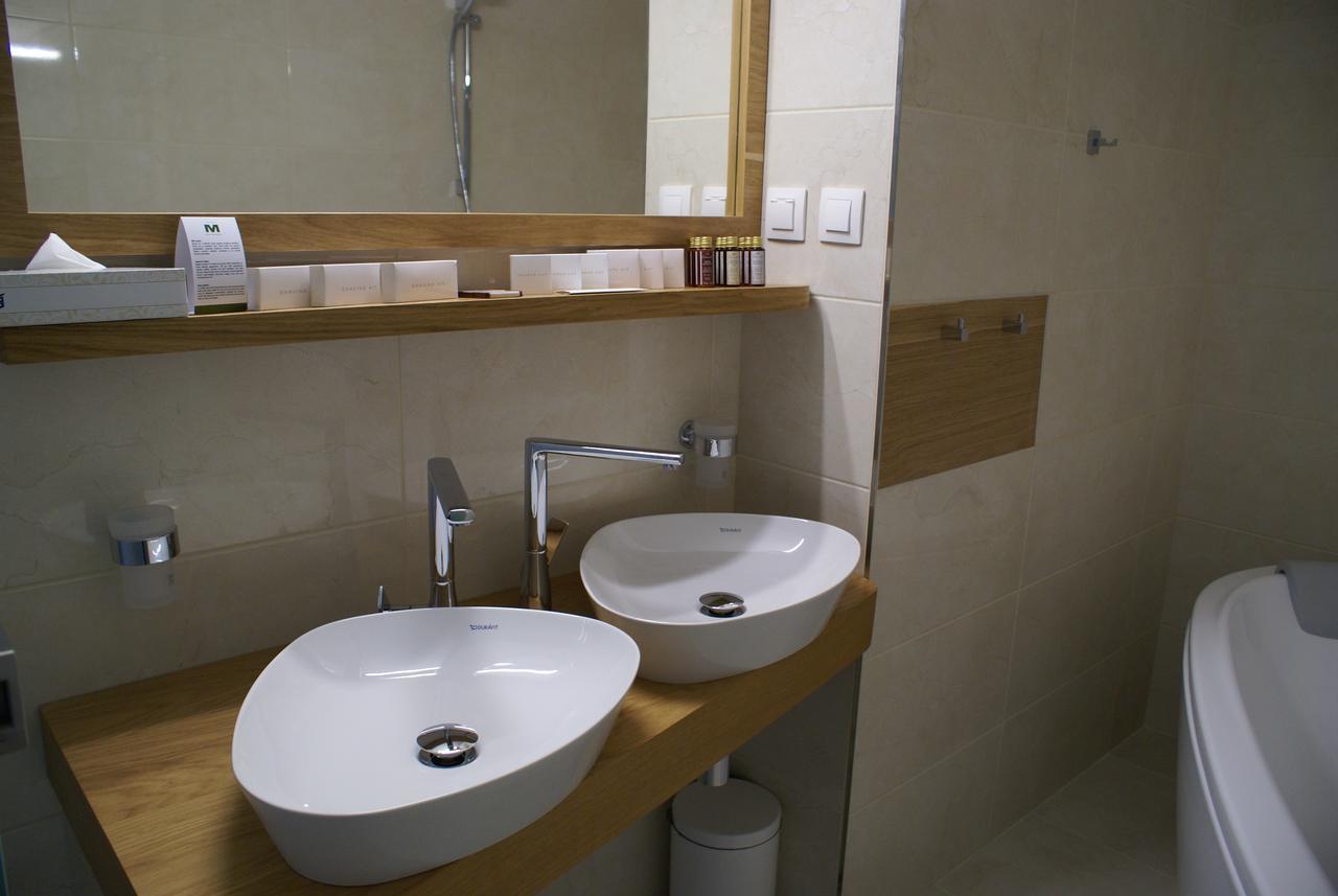 Hotel Metropol Spišská Nová Ves エクステリア 写真